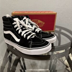 Vans Sk8-Hi Black and White mens size 6.5, women’s 8